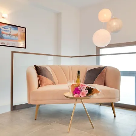 Daire 130 M2, 3 Yatak Odalı, 2 Banyolu , 5th - Pantheon- Notre Dame Bölgesinde *